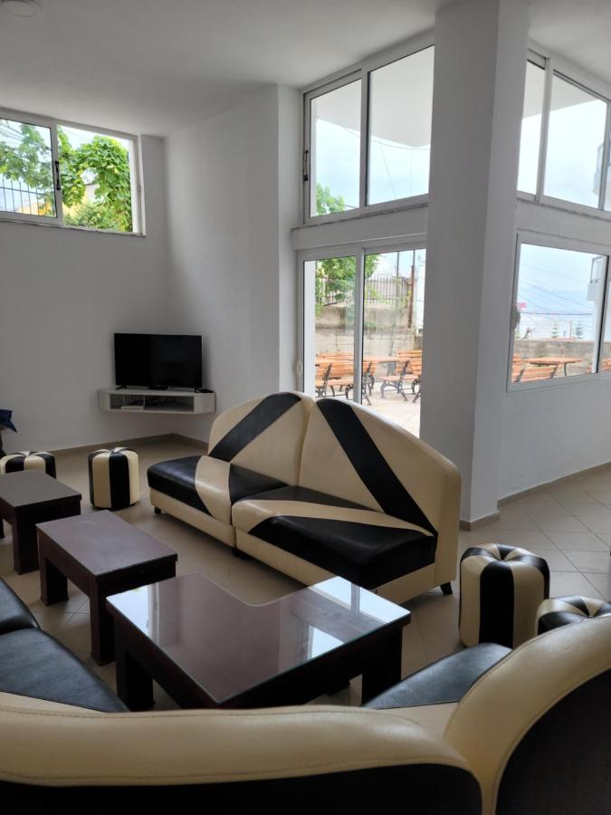 Hostel K13 Sarandë 外观 照片