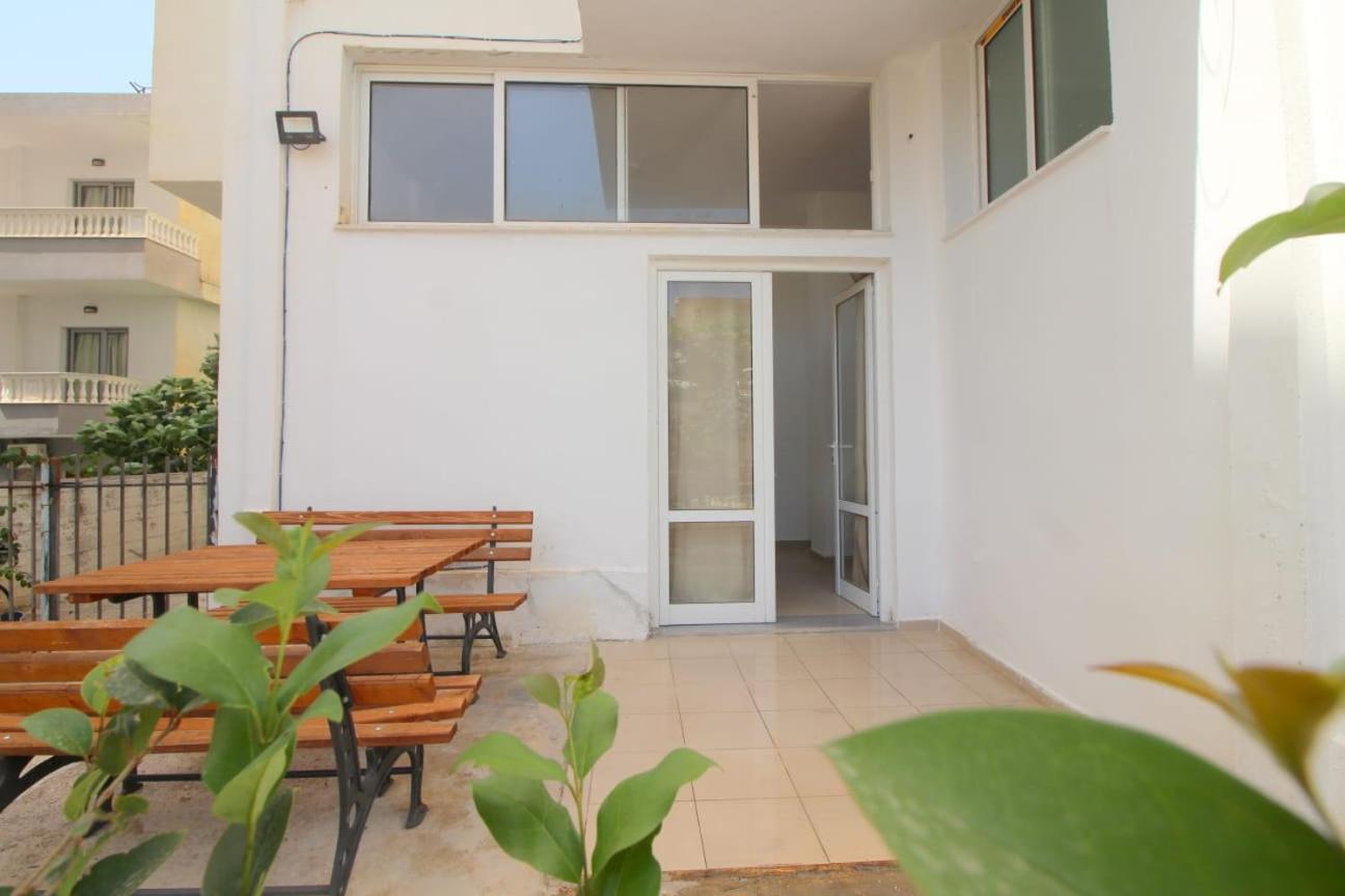 Hostel K13 Sarandë 外观 照片