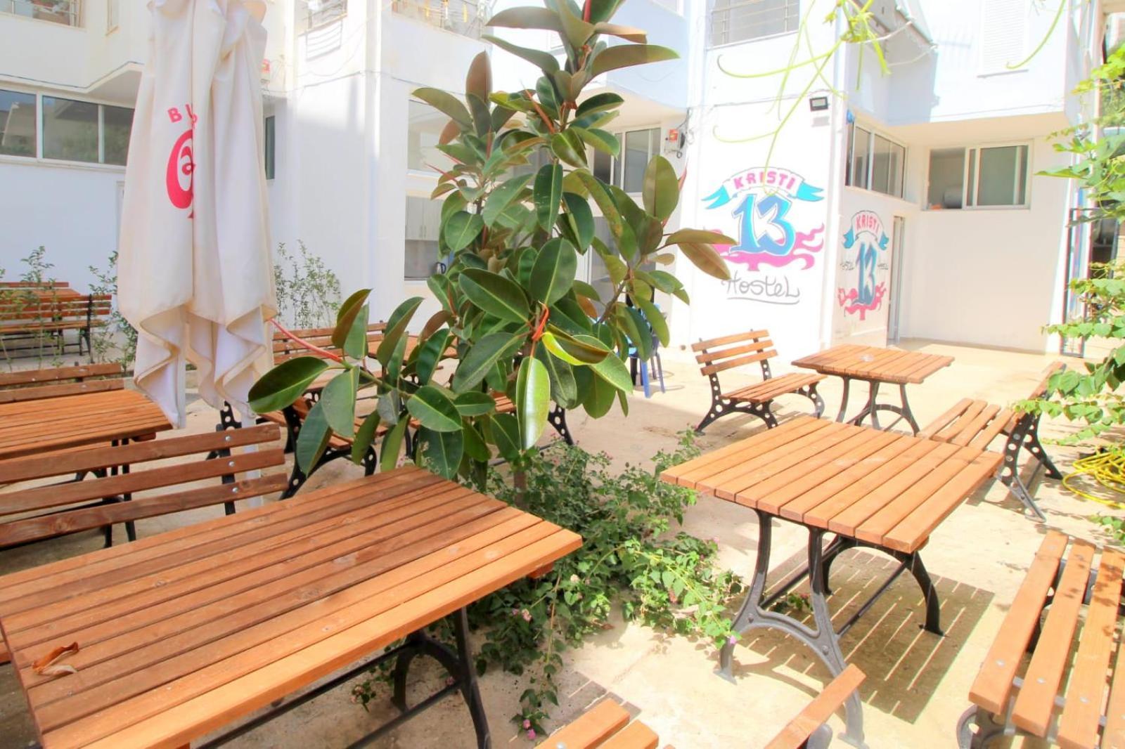 Hostel K13 Sarandë 外观 照片