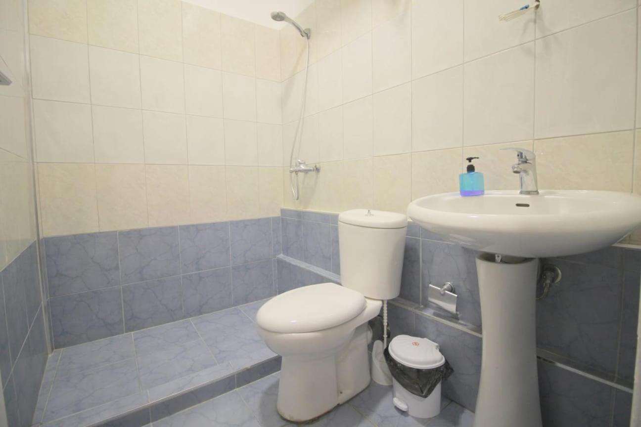 Hostel K13 Sarandë 外观 照片