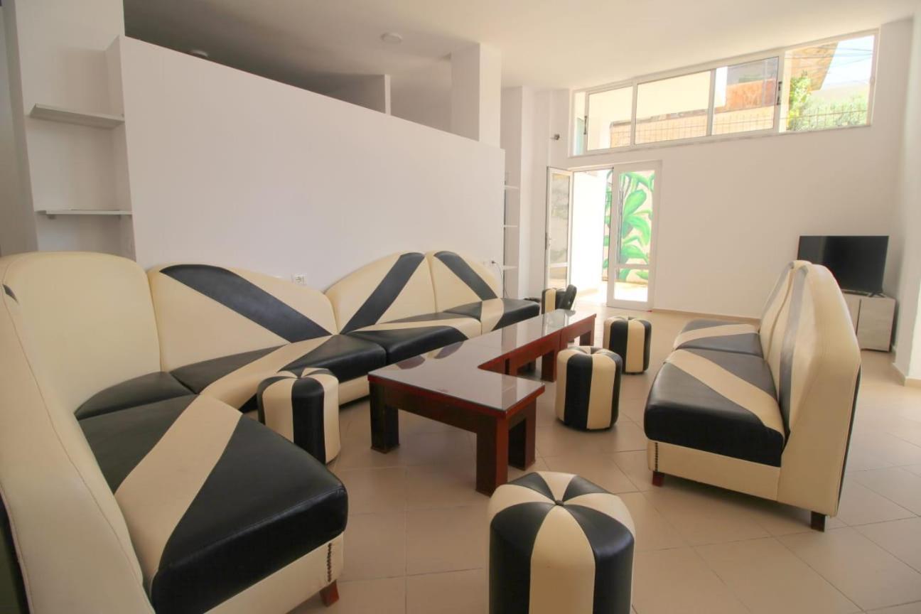 Hostel K13 Sarandë 外观 照片