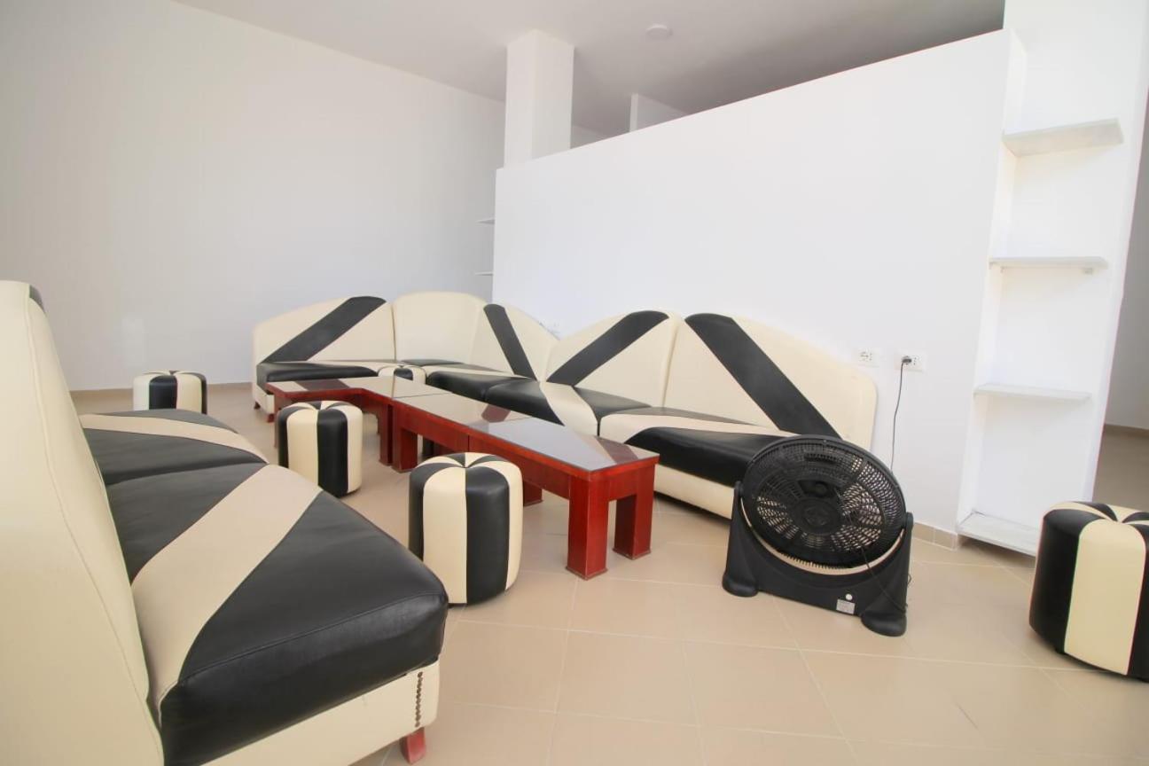 Hostel K13 Sarandë 外观 照片